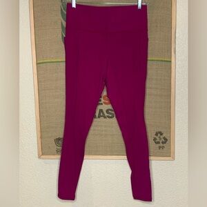Athleta salutation Fuchsia stash pocket Leggings